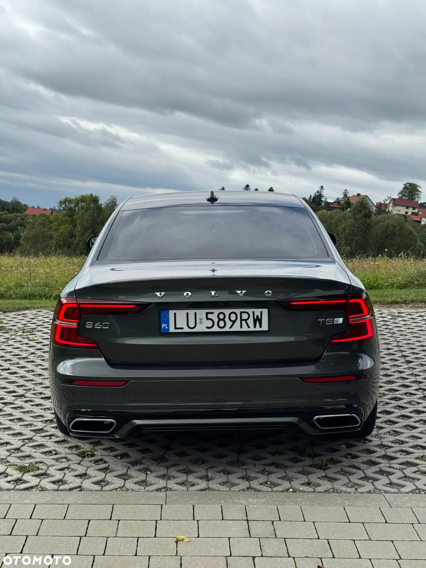 Volvo S60 T5 R-Design - 12
