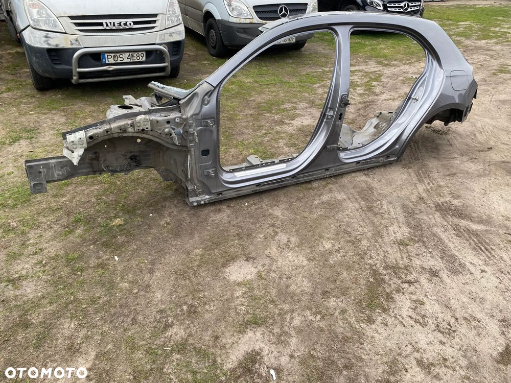 MERCEDES 177 slupek prog cwiartka prawy lewy caly bok 787 - 2