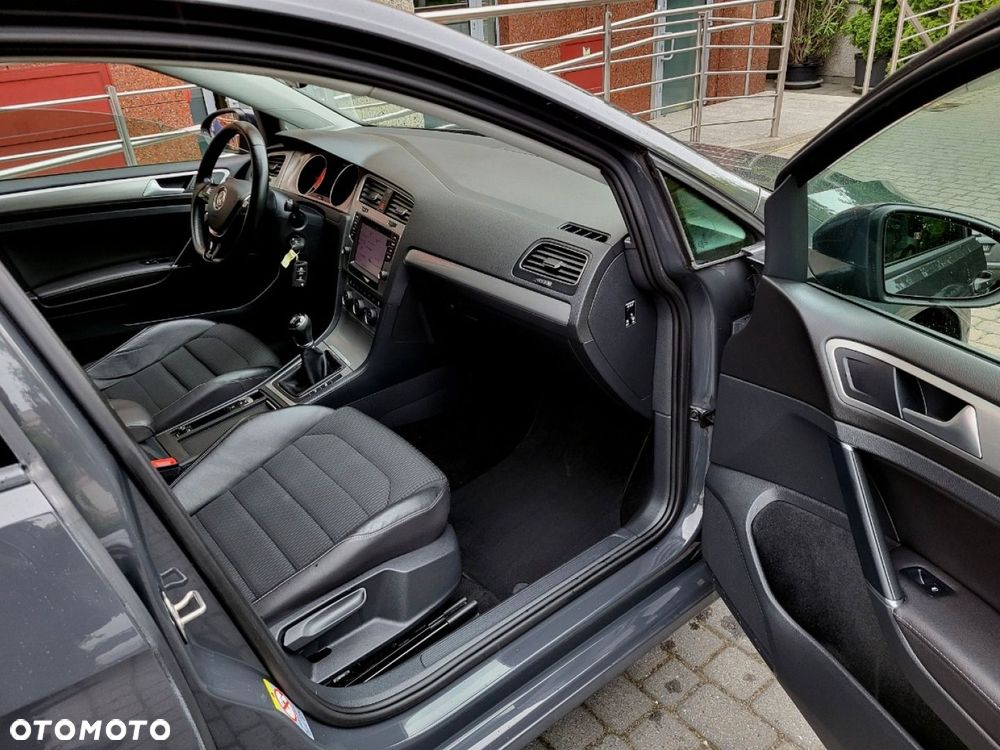 Volkswagen Golf - 25