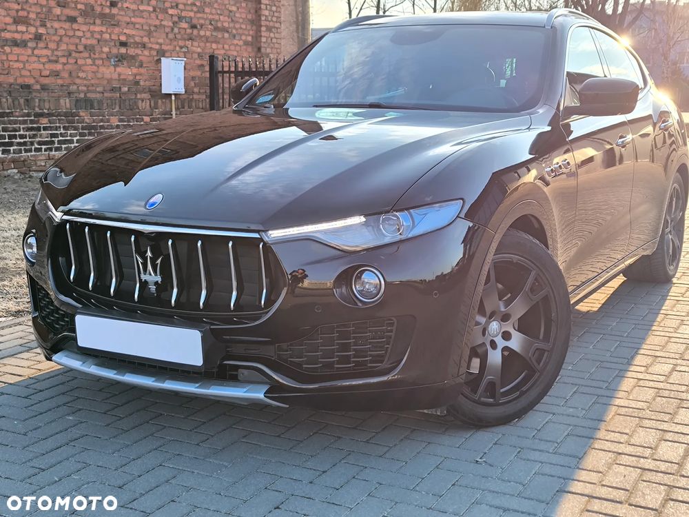 Maserati Levante Q4 Executive - 4