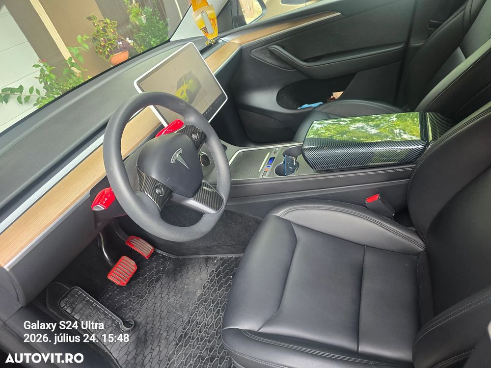 Tesla Model Y - 12