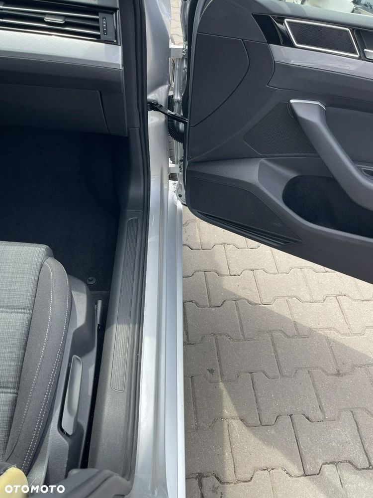 Volkswagen Passat Variant 2.0 TDI SCR DSG Conceptline - 7
