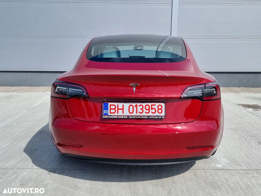 Tesla Model 3 - 6