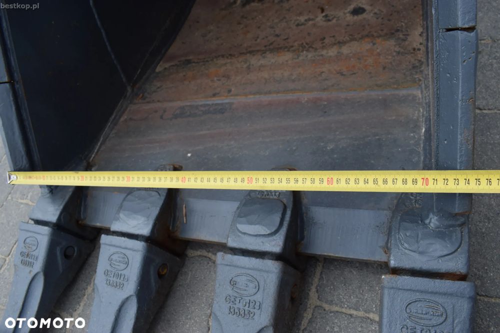 Wąska łyżka kopiąca z zębami Strickland 75 cm złącze typu Miller Ø80 - 11
