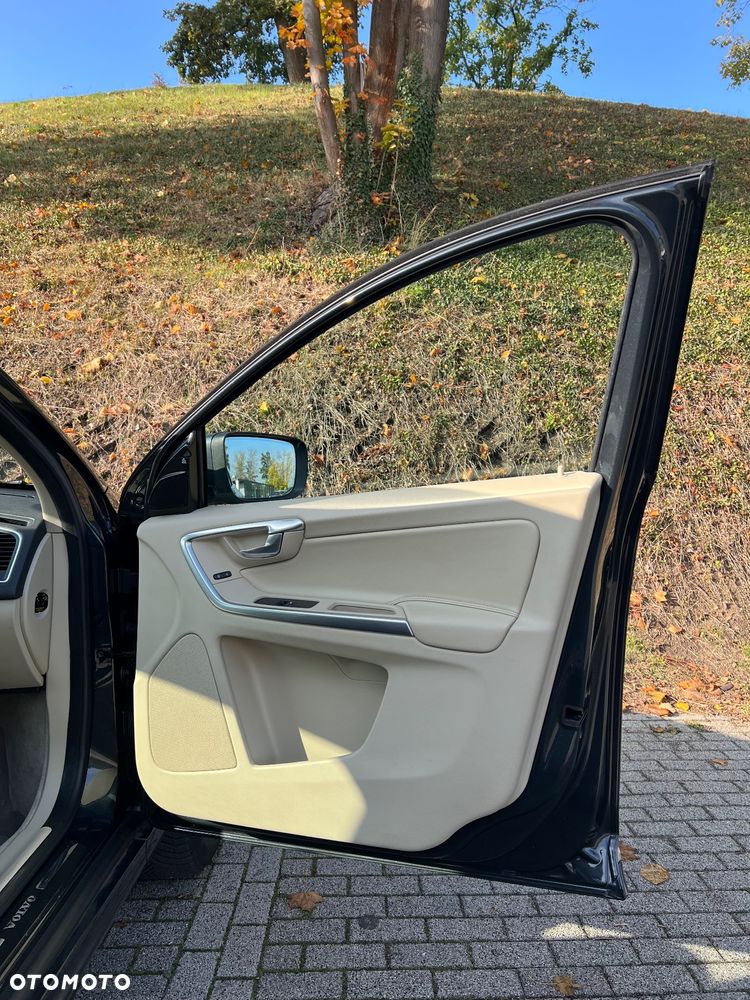 Volvo XC 60 D4 AWD Summum - 24