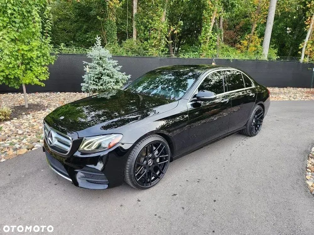 Mercedes-Benz Klasa E 300 9G-TRONIC AMG Line - 1