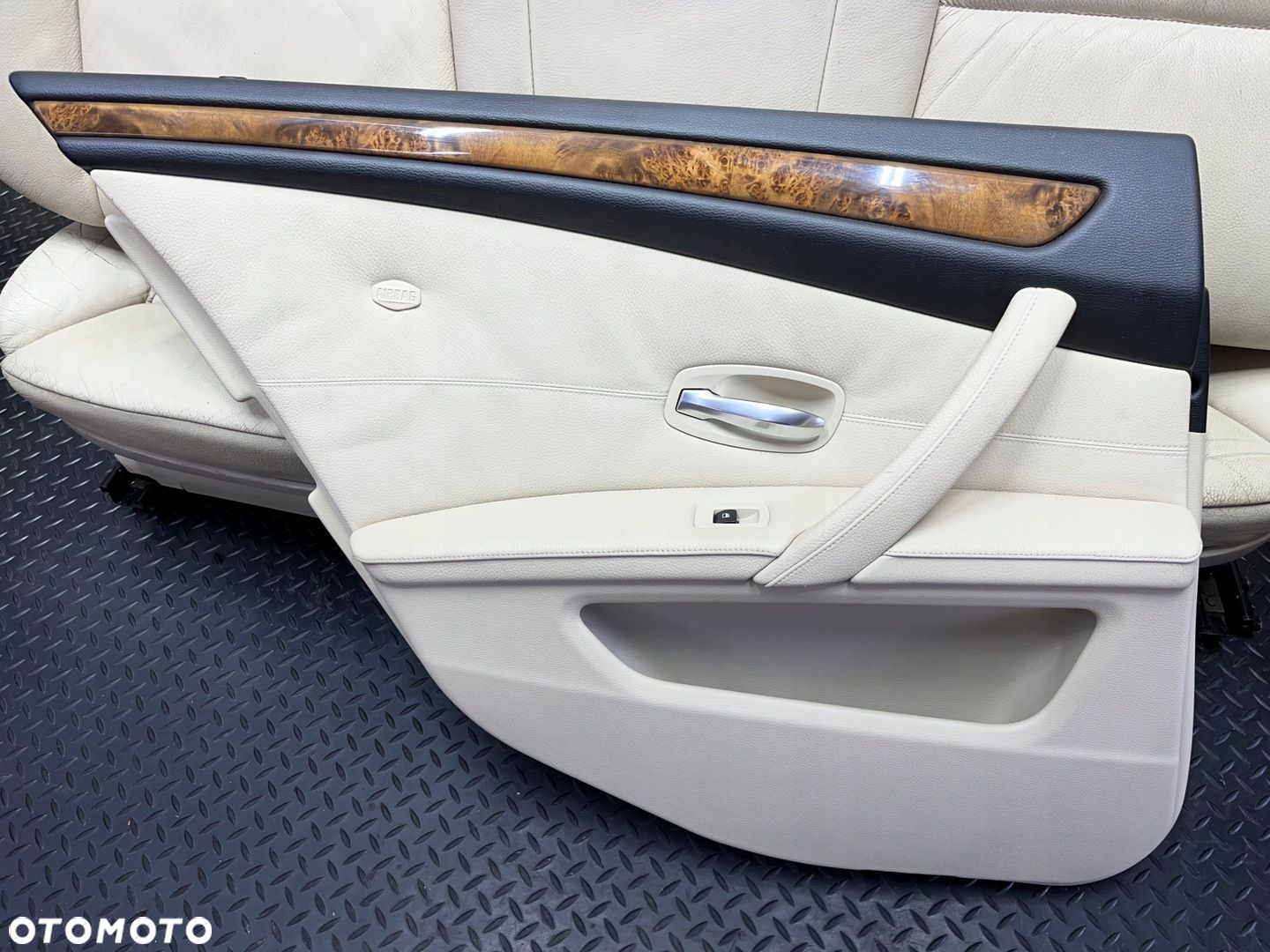 FOTELE GRZANE KANAPA TAPICERKA KREMOWA SKÓRA EUROPA BMW E60 2008 KOMPLET - 6