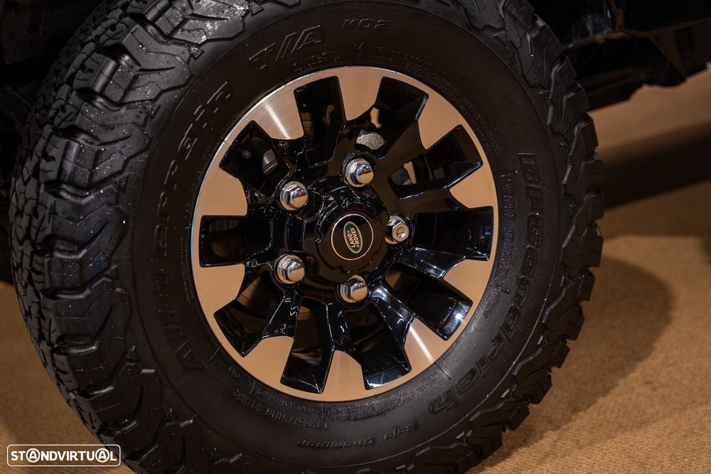 Land Rover Defender - 10