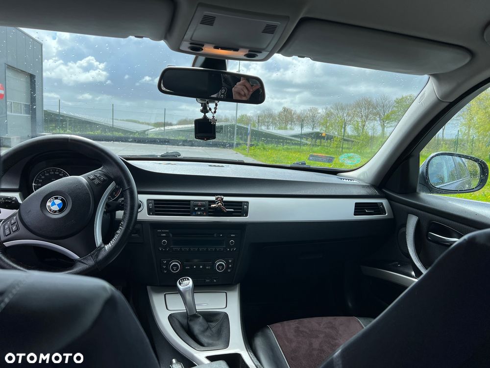 BMW Seria 3 318i - 4