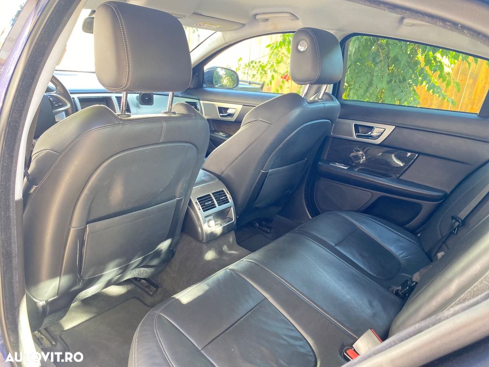 Jaguar XF 2.2D Premium Luxury - 3