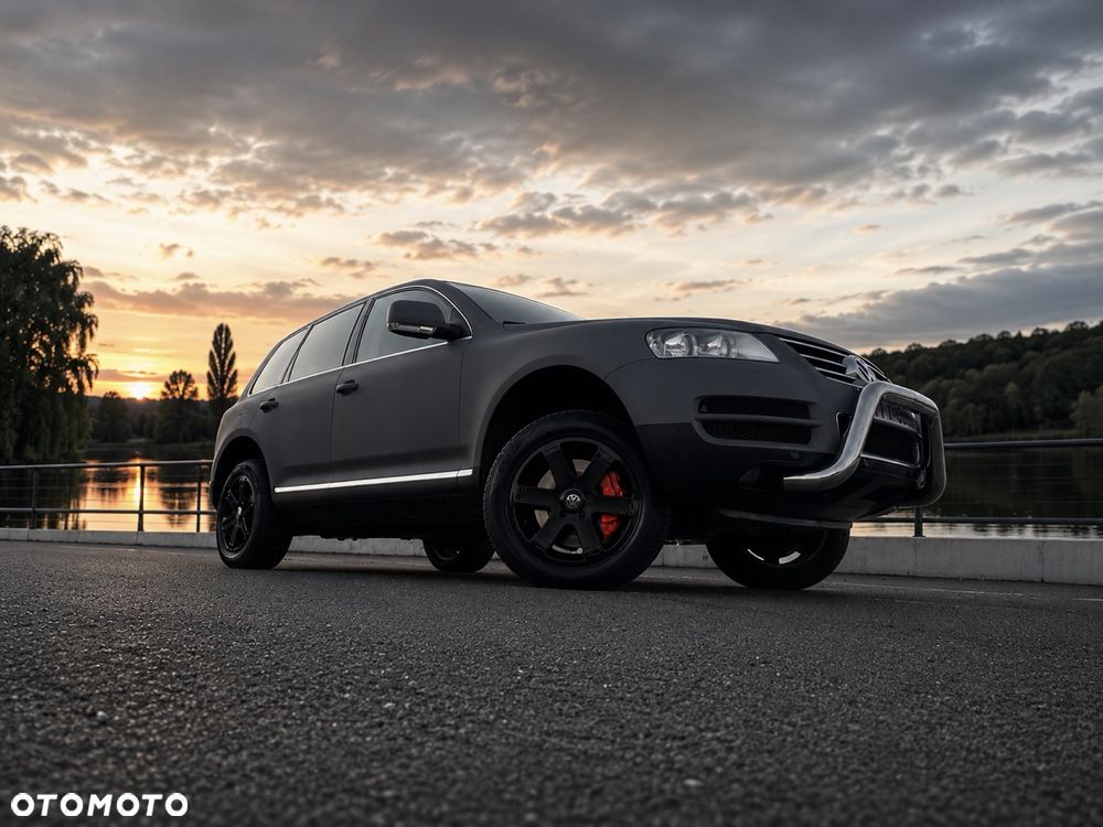 Volkswagen Touareg - 1