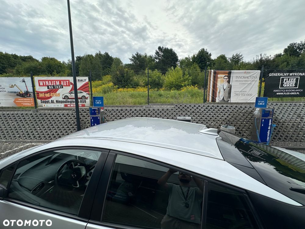 Toyota Prius 1.8 Hybrid Premium - 9