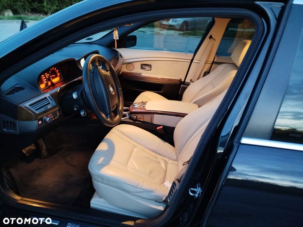 BMW Seria 7 730i - 8