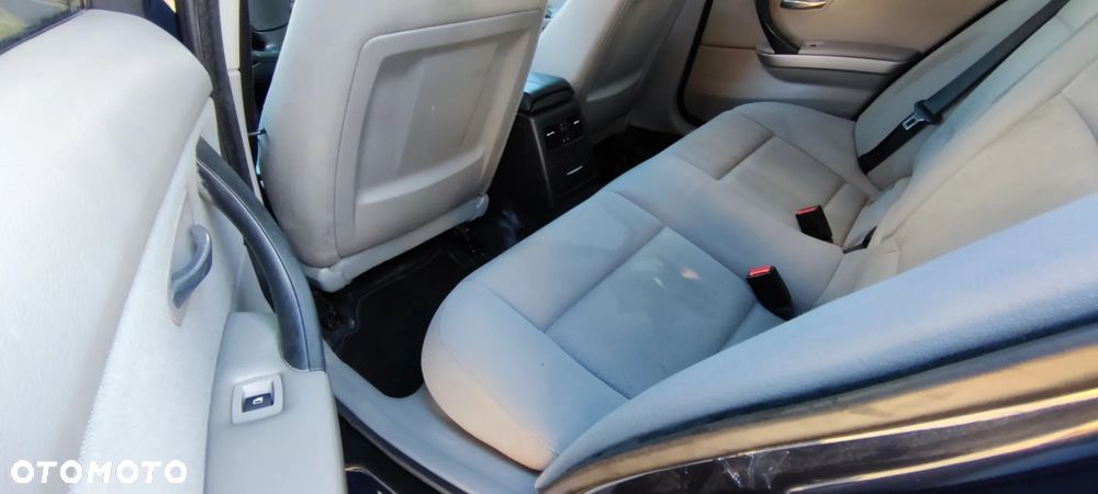 BMW Seria 3 320i - 16