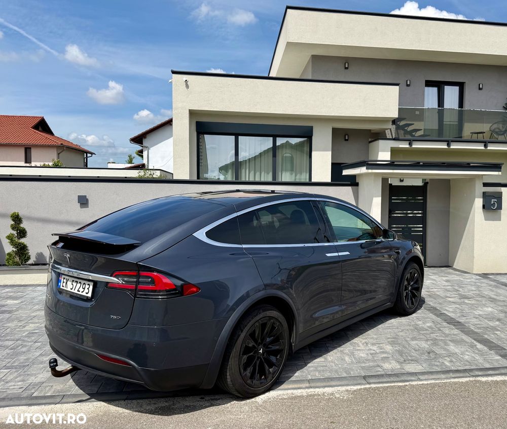 Tesla Model X - 6