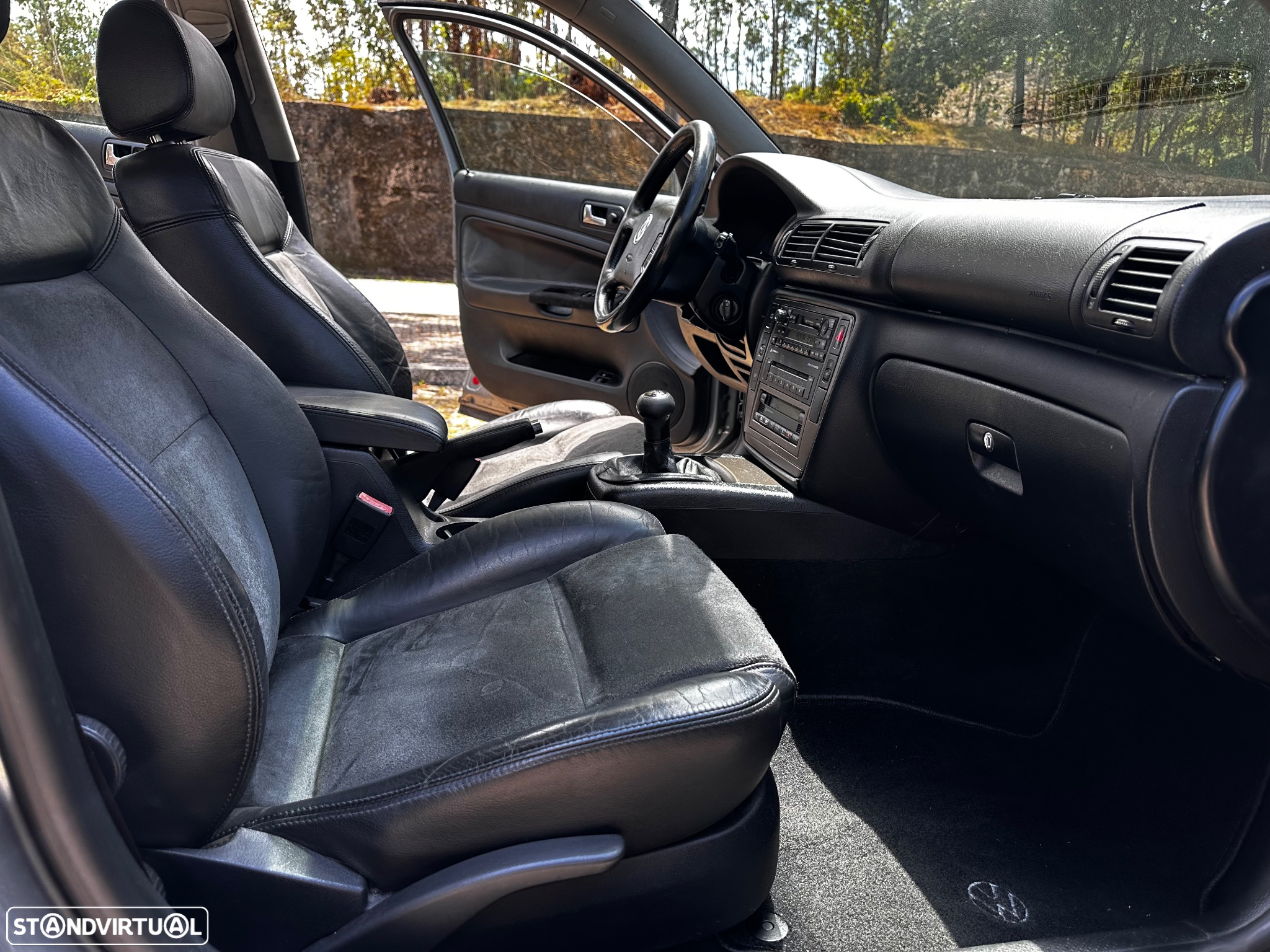 VW Passat 1.9 TDi Highline - 11