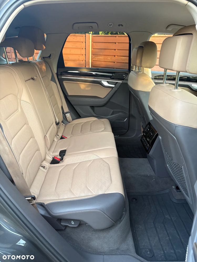 Volkswagen Touareg - 19