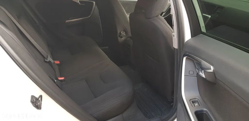 Volvo V60 D2 Kinetic - 13