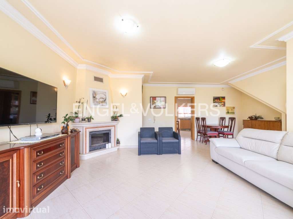 T3 Duplex no Primeiro Andar de Moradia com Garagem Box - Grande imagem: 2/30