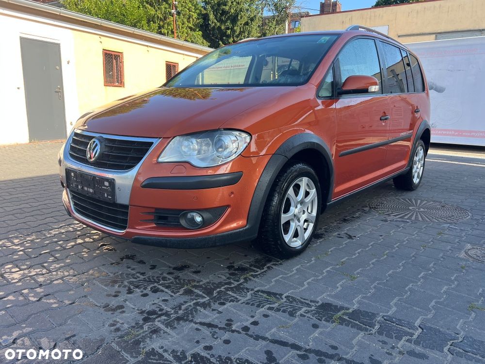 Volkswagen Touran - 1