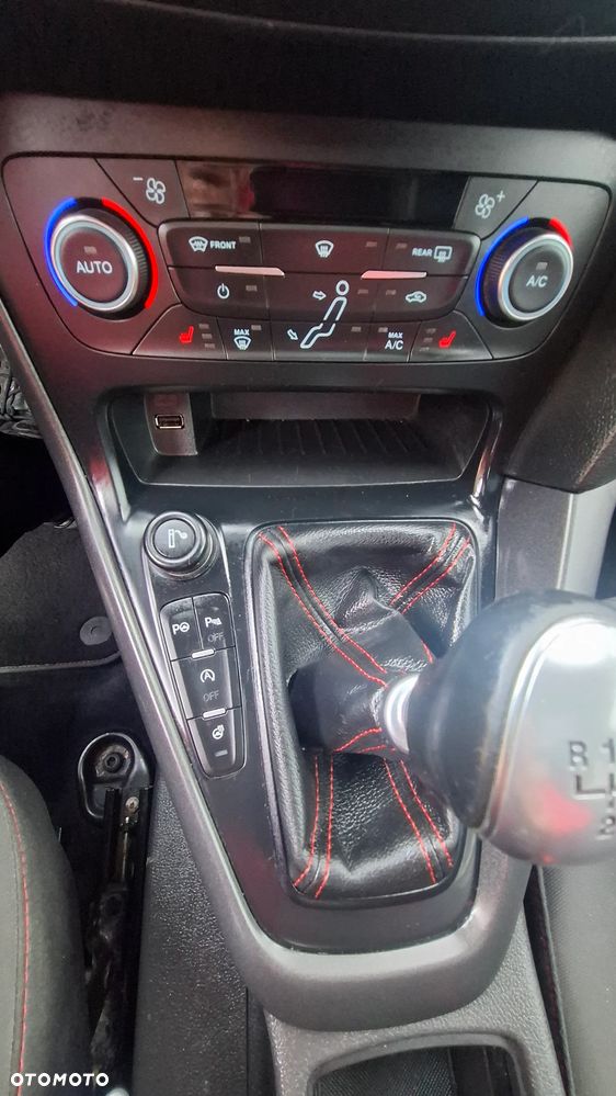 Ford Focus 1.5 EcoBoost STart-Stopp-System ST-LINE - 37