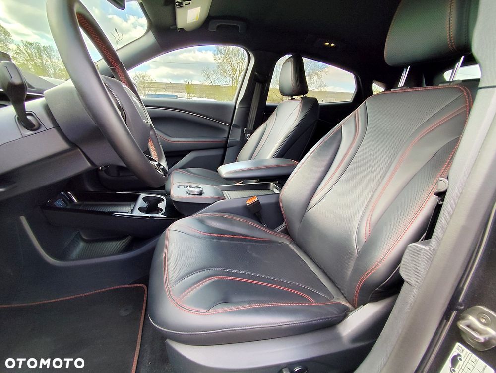 Ford Mustang Mach-E AWD PREMIUM - 8