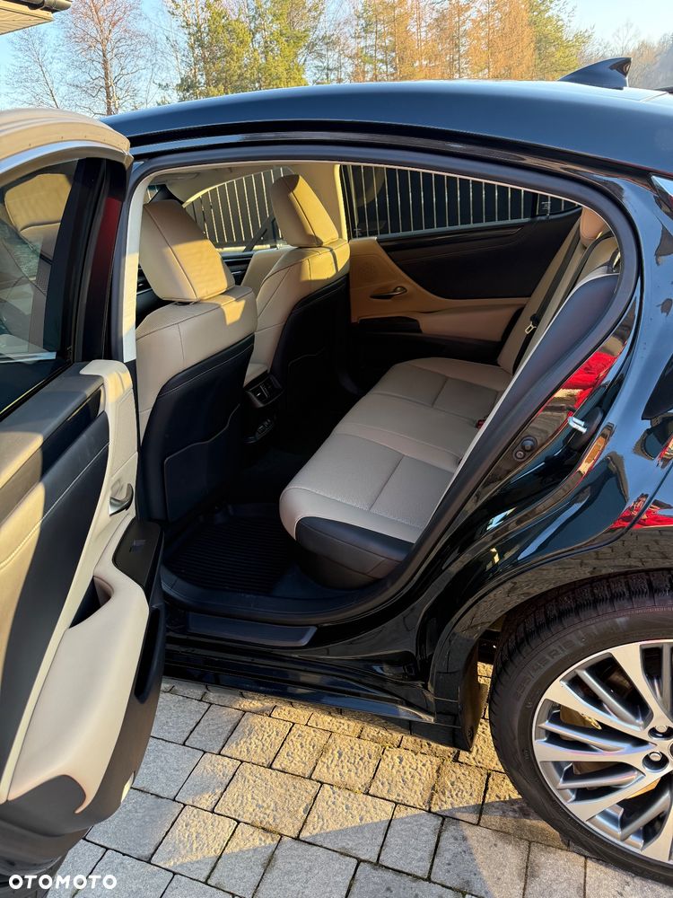 Lexus ES 300h Business Edition - 17