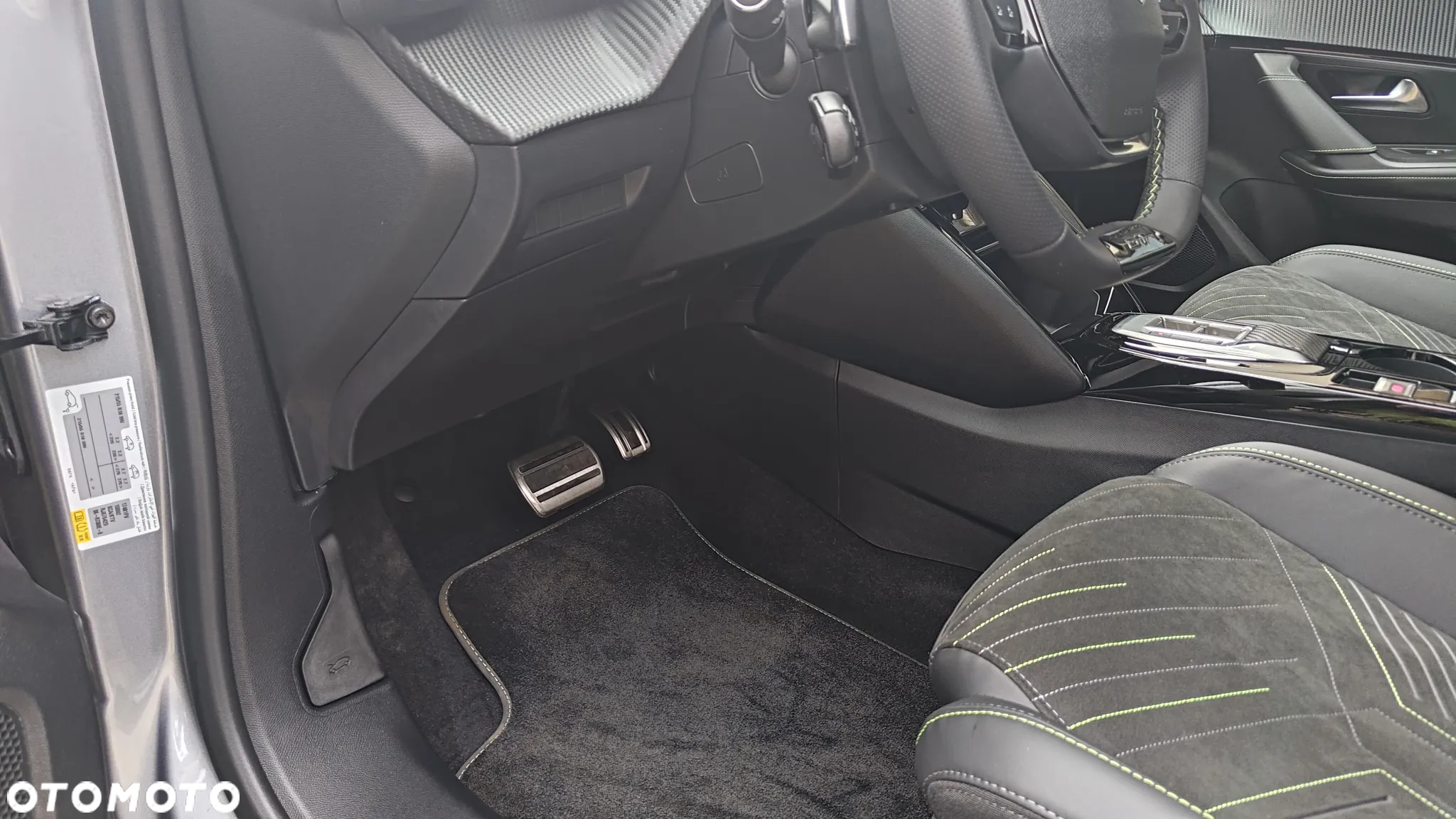 Peugeot 2008 PureTech 130 EAT8 GT - 22