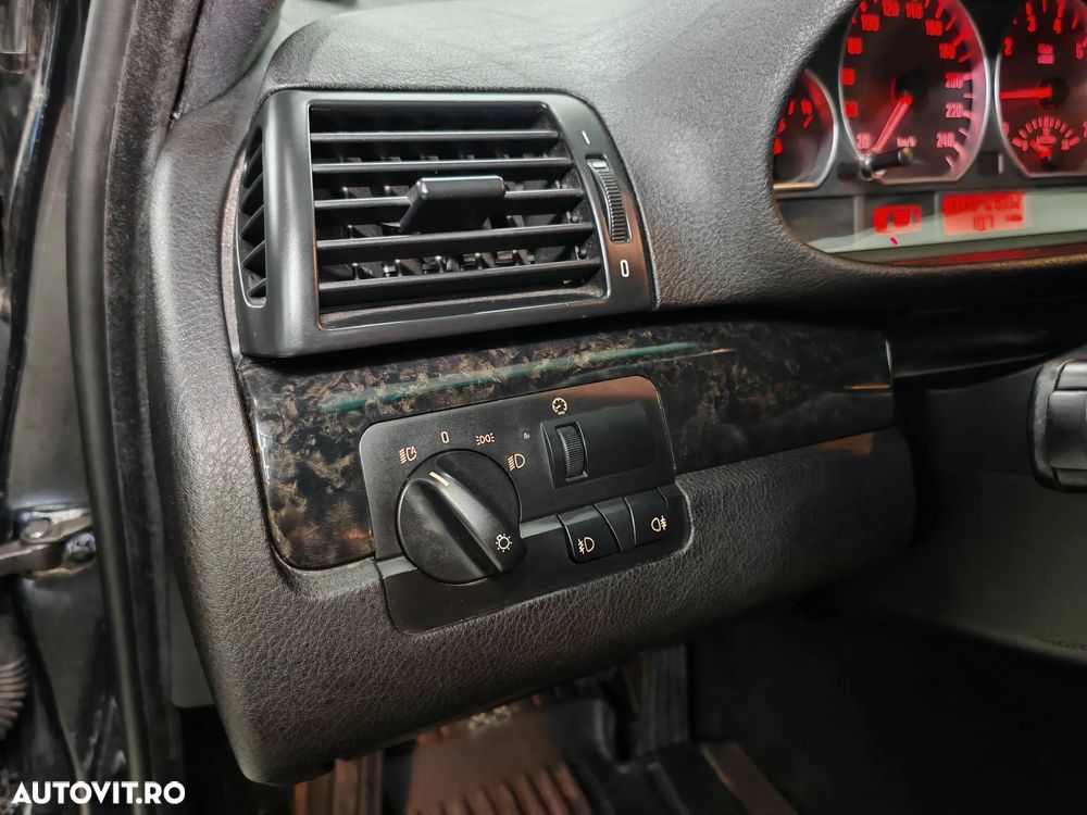 BMW Seria 3 318i Touring Edition Exclusive - 19