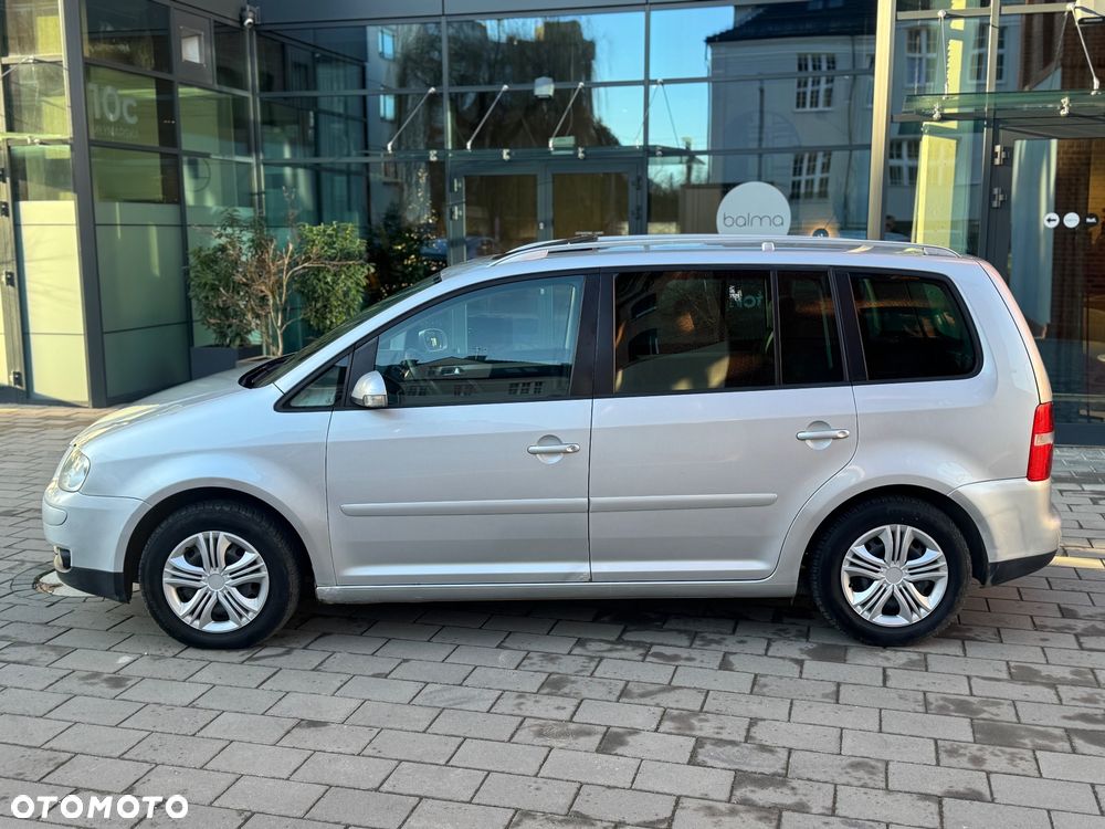 Volkswagen Touran 2.0 TDI Highline - 2
