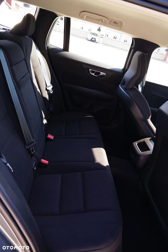 Volvo V60 B3 B DKG Momentum Core - 18