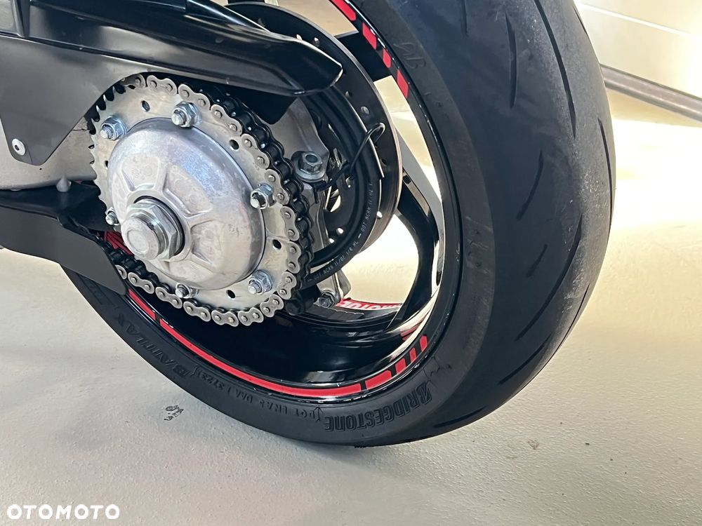 Honda VFR - 28