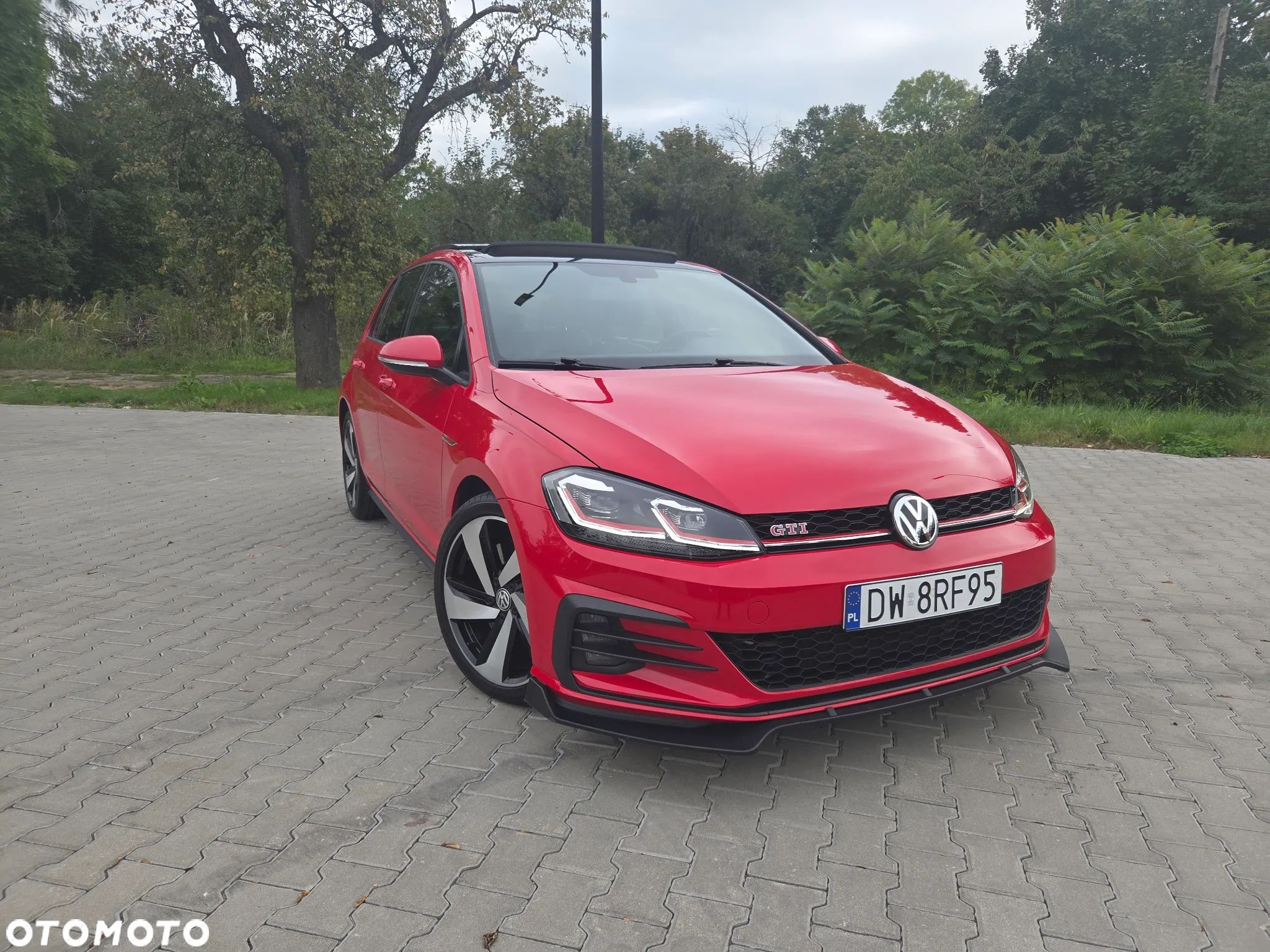Volkswagen Golf - 1