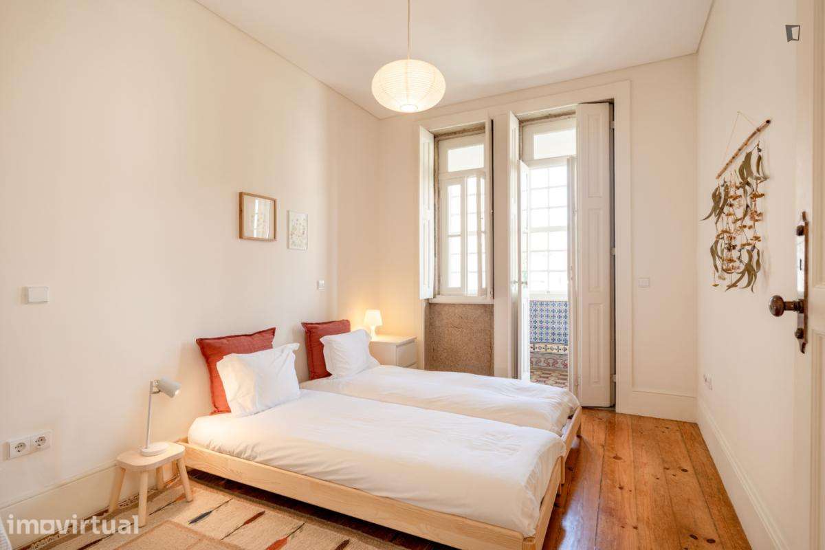 Casa com 3 quartos - localizado em Ramalde Porto - Grande imagem: 2/59