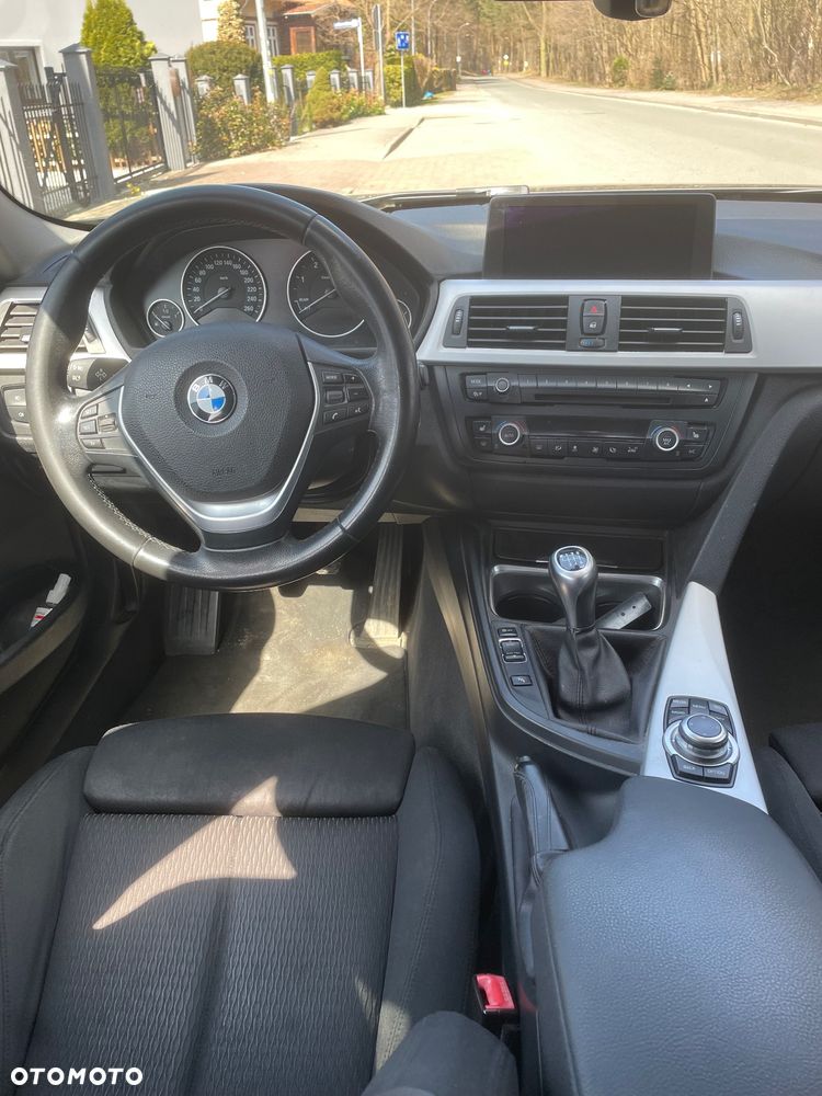 BMW Seria 3 318d DPF Edition Exclusive - 16