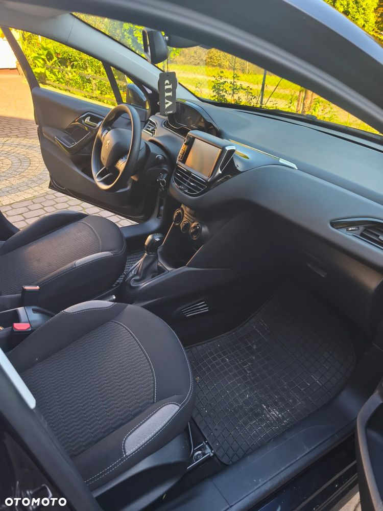 Peugeot 208 - 11