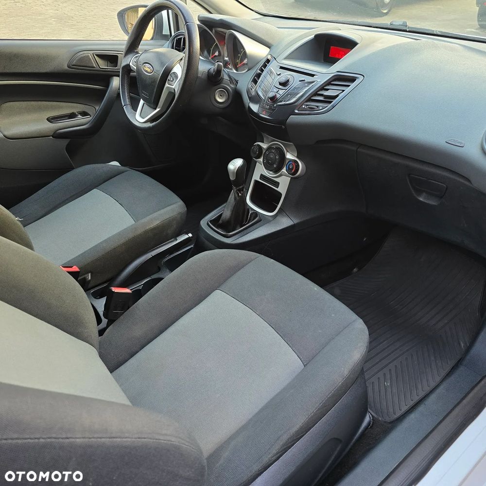 Ford FIESTA - 10