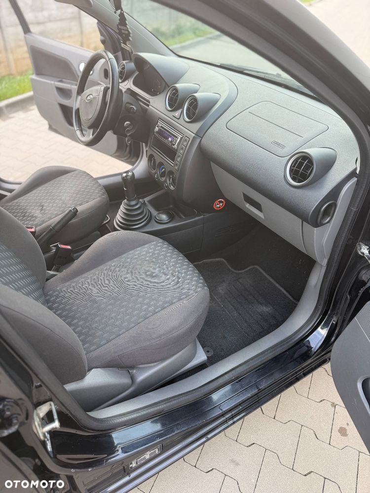 Ford Fiesta 1.4 Ghia - 17
