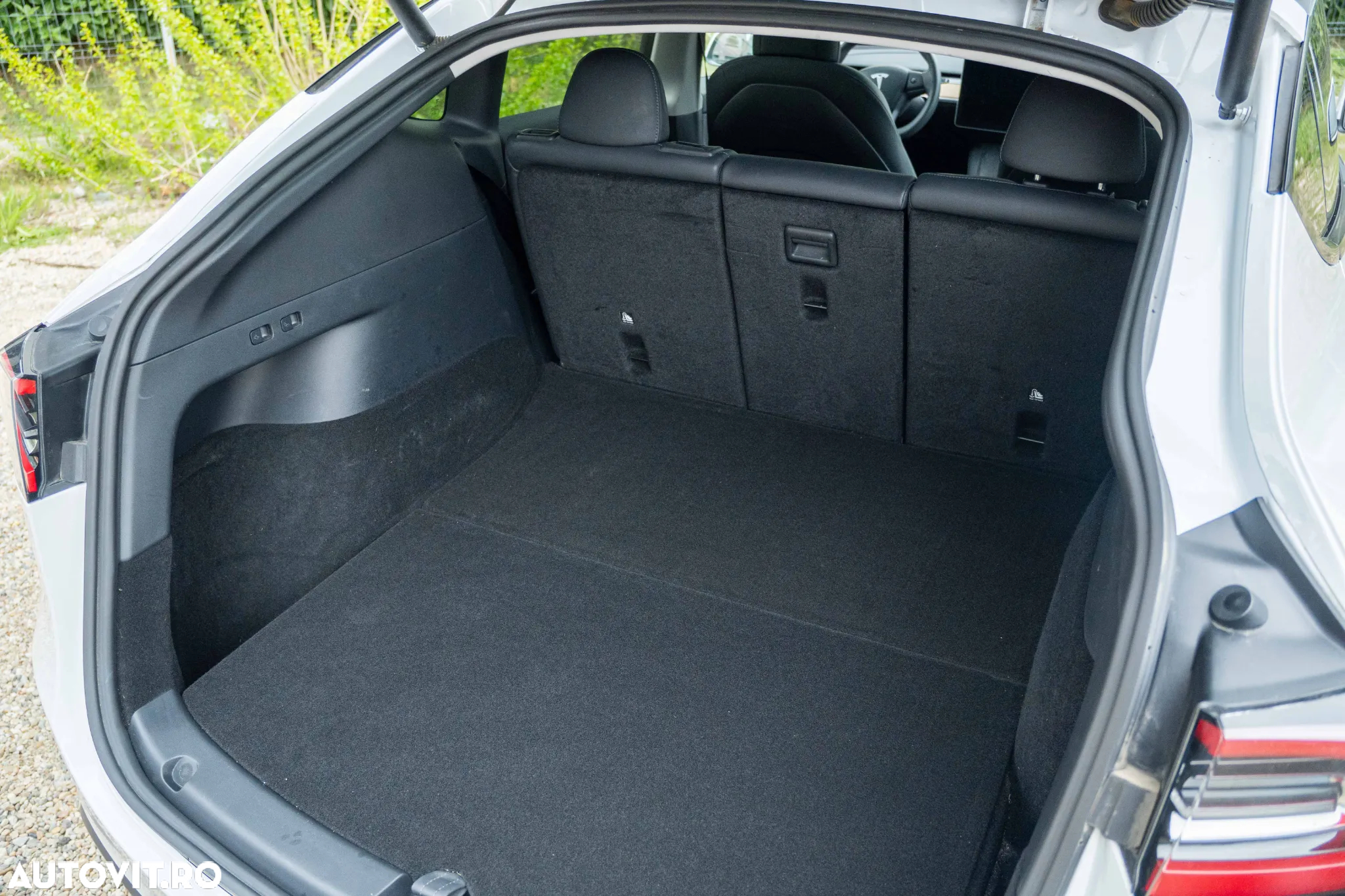 Tesla Model Y Long Range Dual Motor AWD - 29