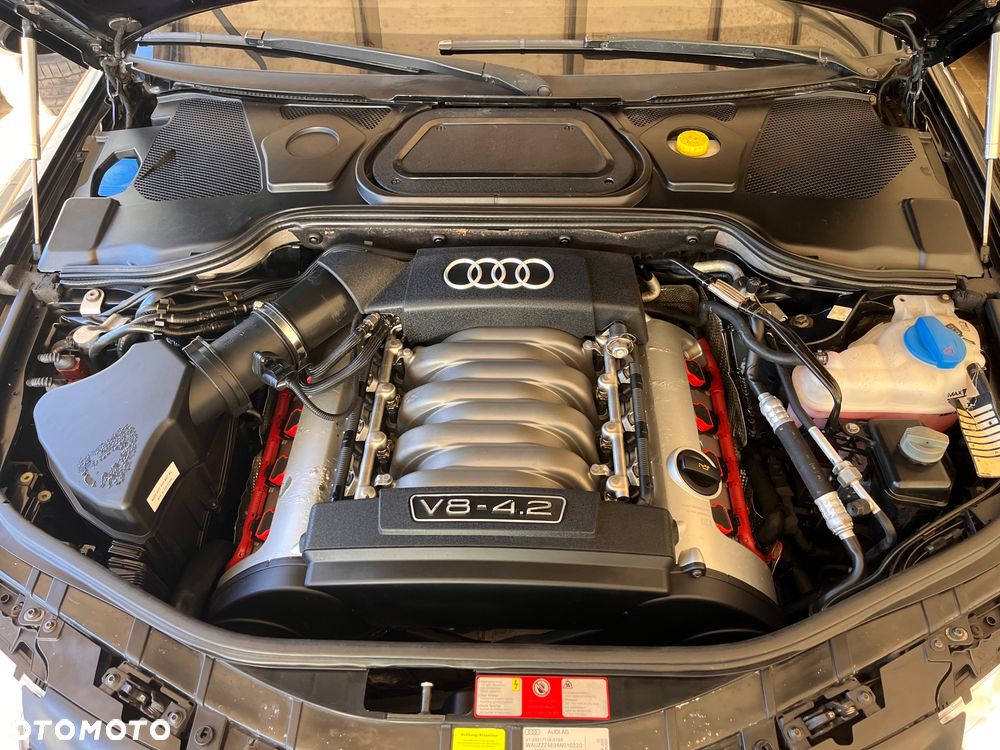 Audi A8 4.2 Quattro - 30