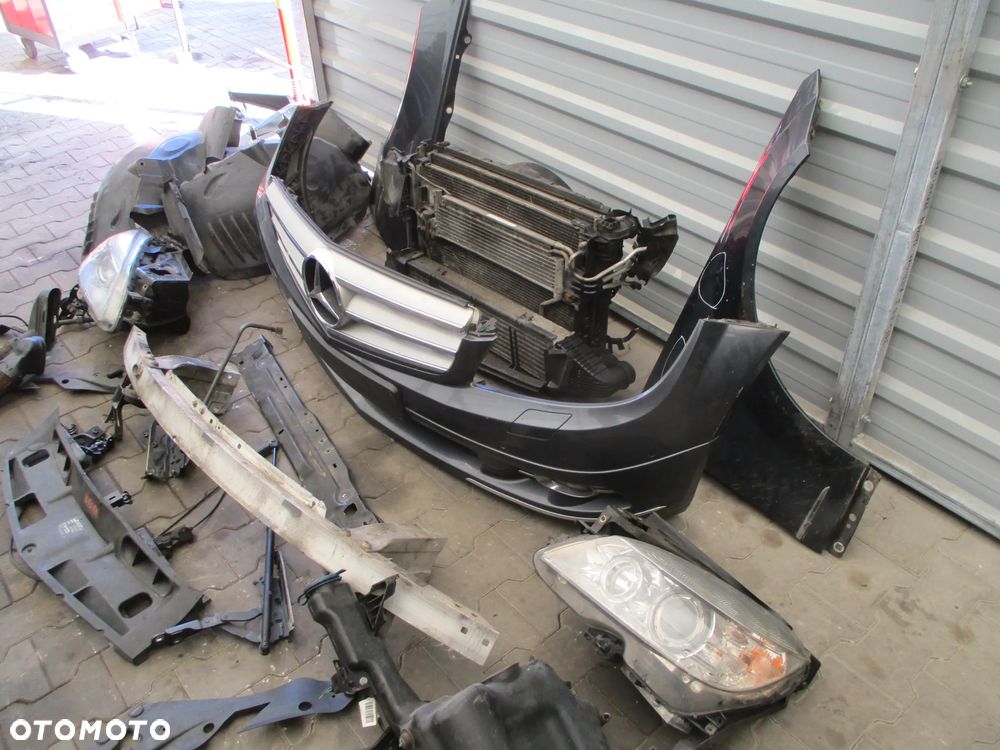 MERCEDES C KLASA W204 2007- ZDERZAK PRZEDNI PRZÓD 6xPDC - 11
