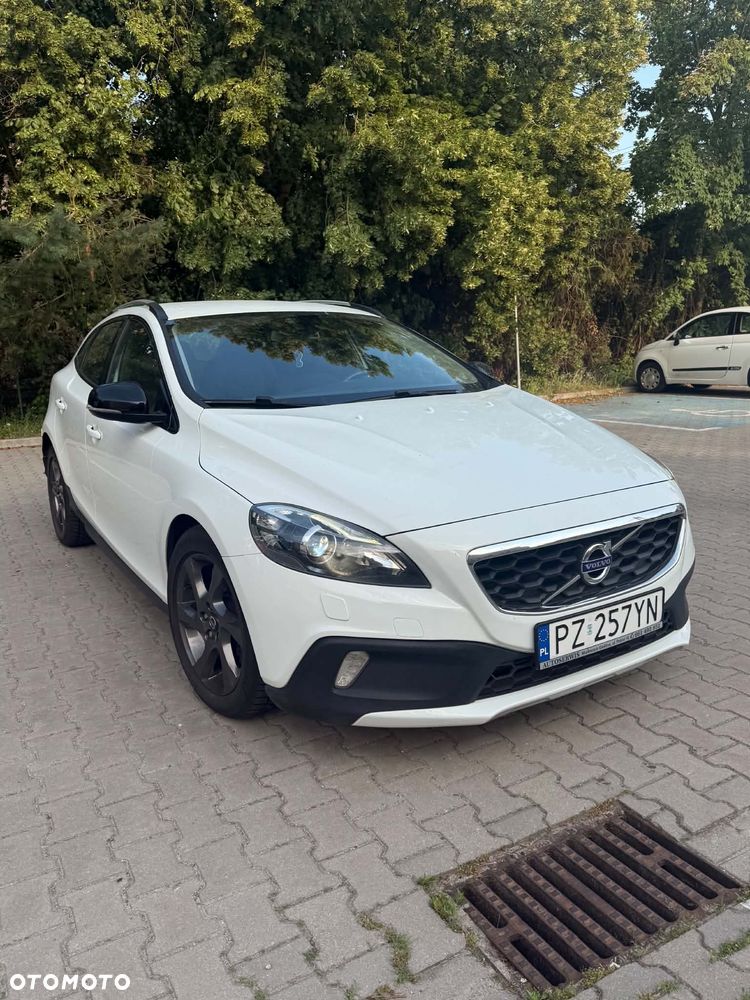 Volvo V40 Cross Country - 1