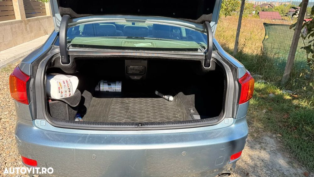 Lexus Seria IS 250 2.5 V6 Aut Luxury - 9