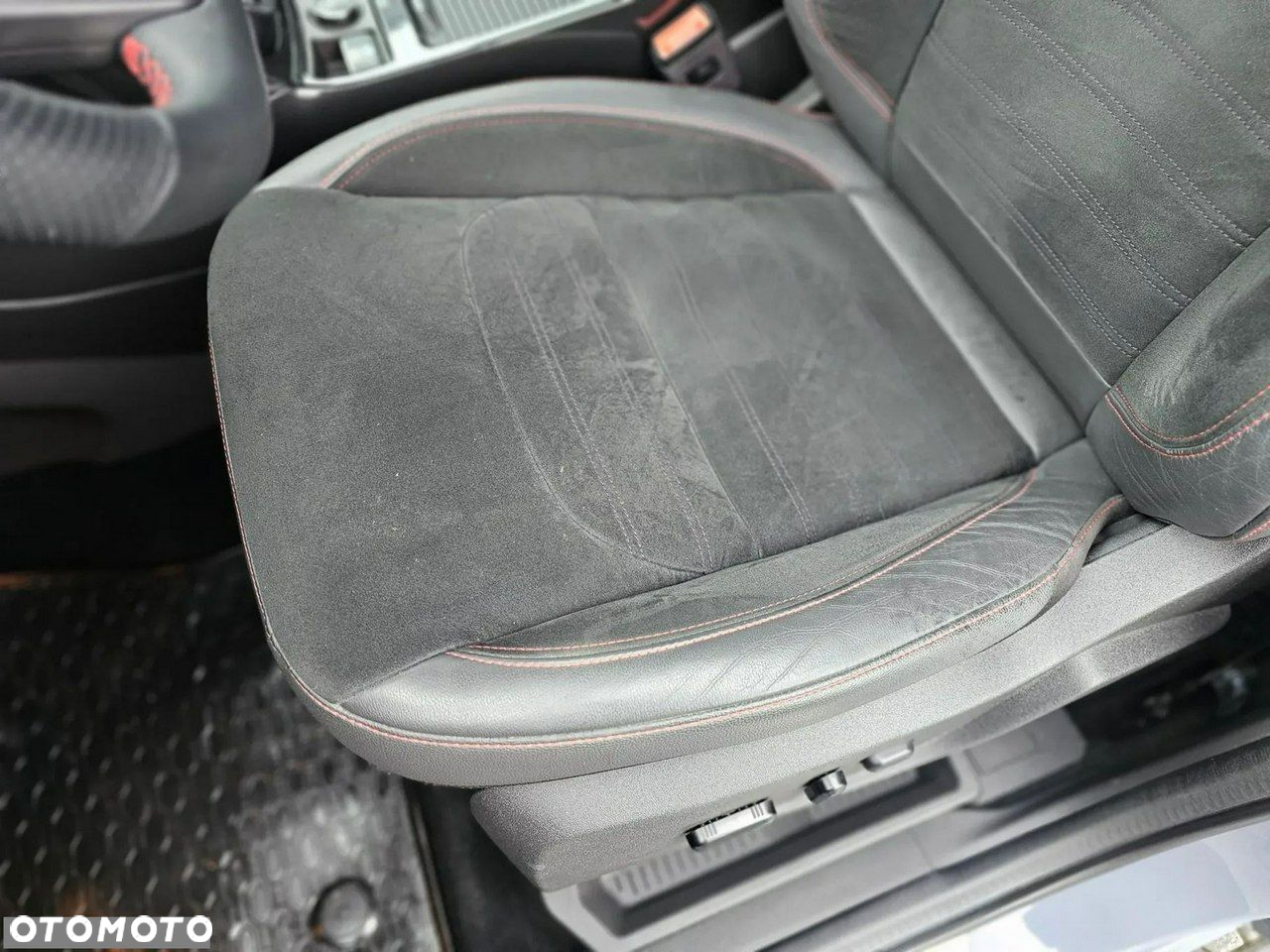 Ford Kuga 2.0 TDCi FWD ST-Line - 24