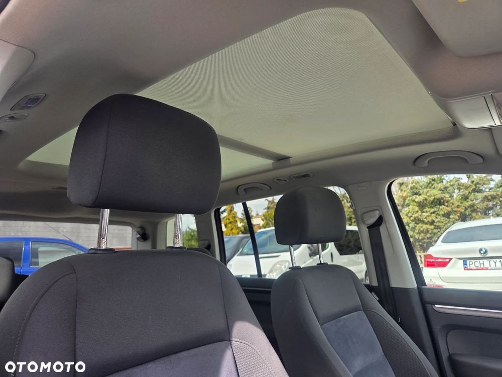 Volkswagen Touran - 11