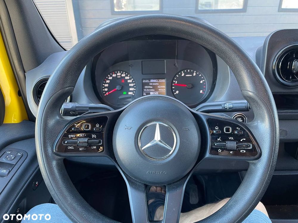 Mercedes-Benz Sprinter - 12