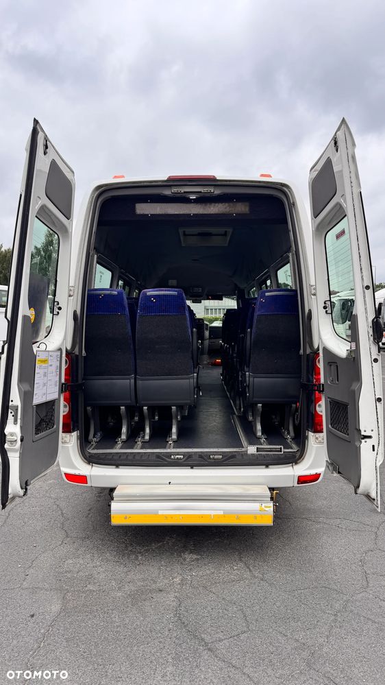 Volkswagen Crafter / 22 miejsca / Klima / Winda / Cena:87000 zł netto - 10