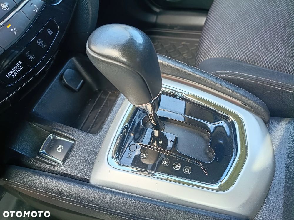 Nissan Qashqai 1.6 DCi Xtronic TEKNA - 27