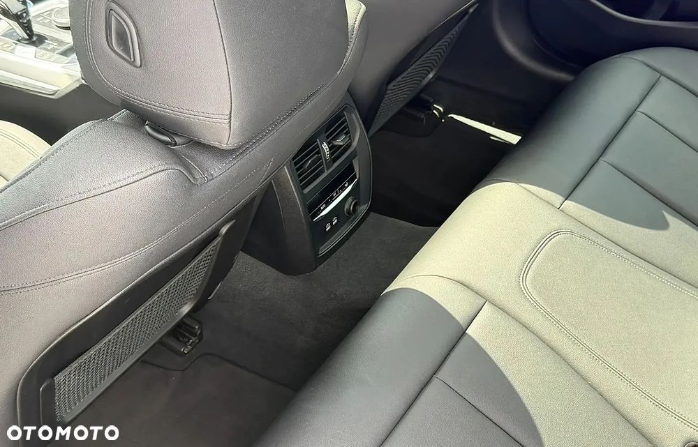 BMW Seria 3 330i xDrive Edition M Sport Shadow - 15