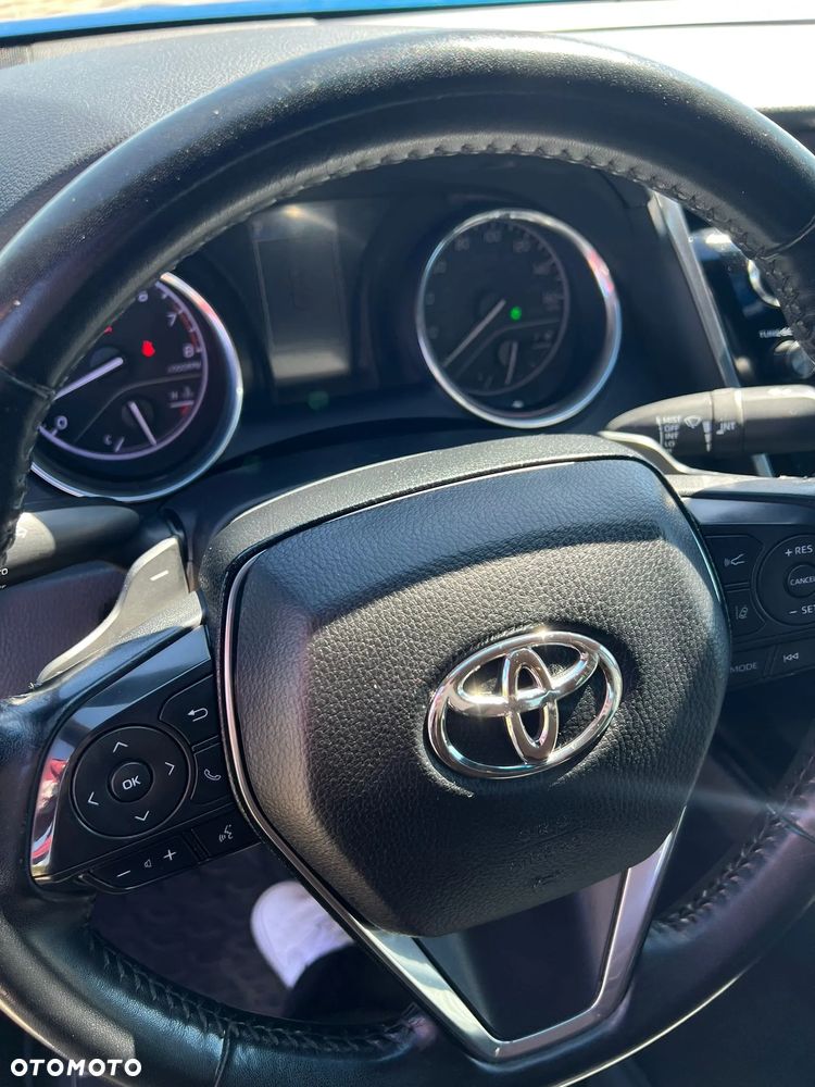 Toyota Camry - 17